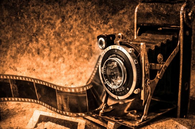 photographe-GUILLAUMES-min_light-wood-night-camera-photography-vintage-1245236-pxhere.com